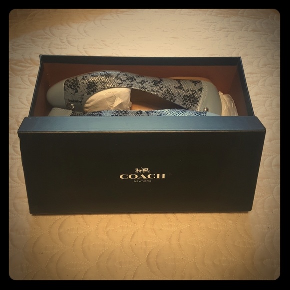 COACH BRAND NEW W/TAGS FLATS